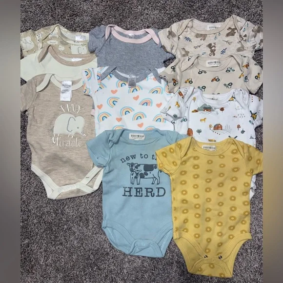 Rabbit + Bear Bodysuit Onesies Bundle Size 0-3 Months - Picture 1 of 4